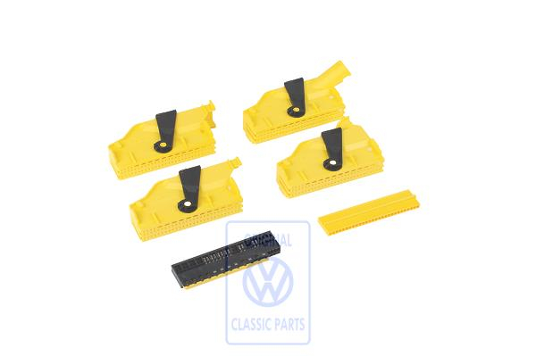 Flat connector housing