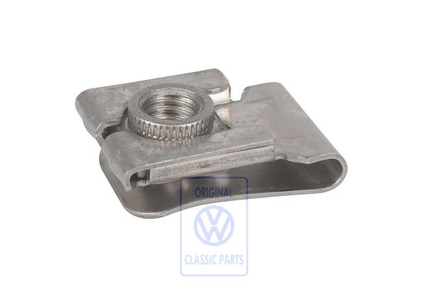 Clip nut for VW Vento