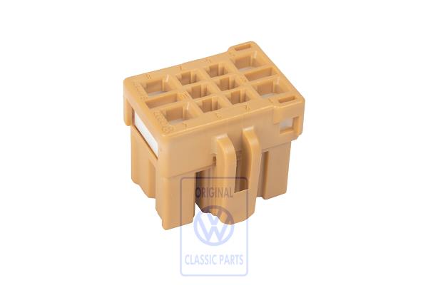 Flat contact housing