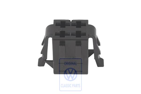 Flat contact housing