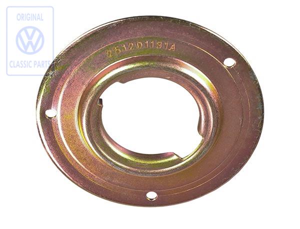 Filler cap retainer for VW T3