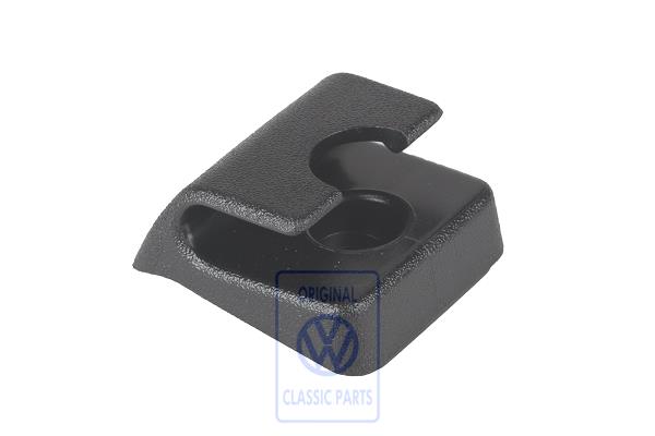 Retainer for VW Passat B3