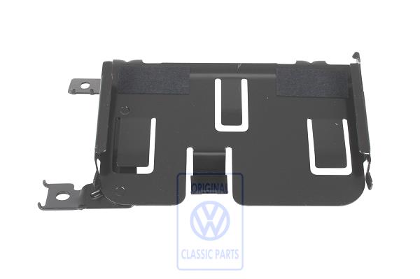 Retainer for VW Golf Mk4