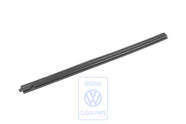 Window aperture seal for VW Polo Mk2