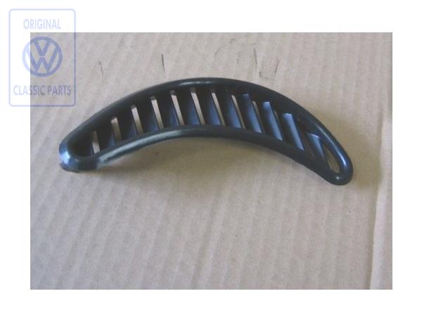 Rear trim for fresh air control for Beetle