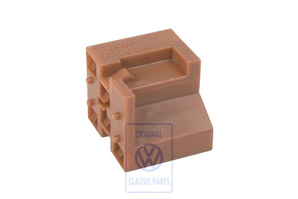 Flat contact housing