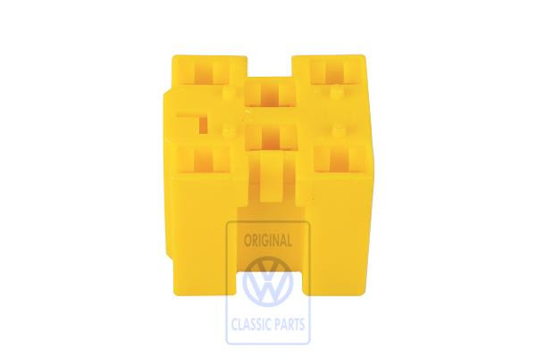 Flat contact housing for VW T4