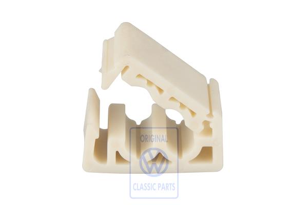 Injection line clamp