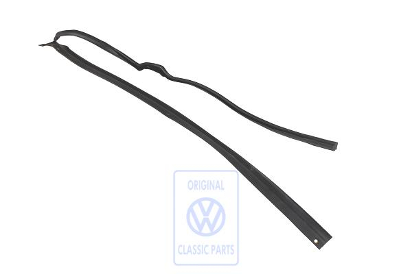 Door seal B-pillar bottom left rear door Passat B4