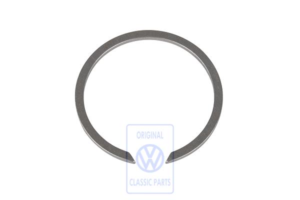 Retaining ring for VW Sharan