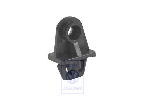 Retainer for VW Passat B1