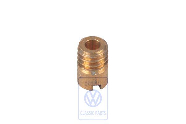 Additional fuel nozzle for VW Beetle