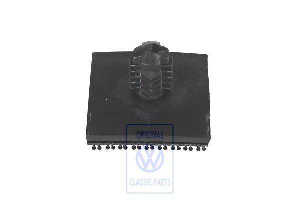 Floor clip for VW T4