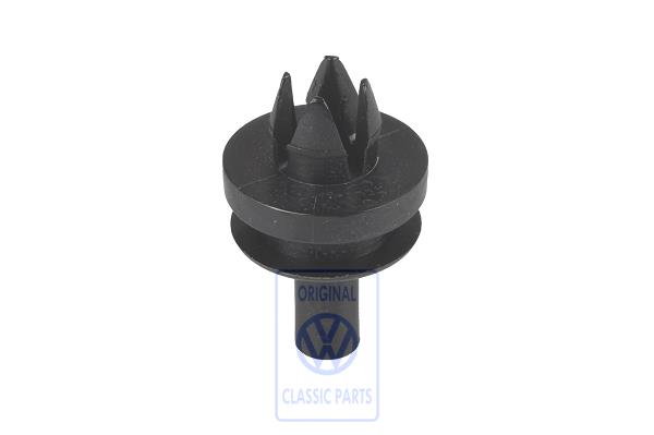 Spreader rivet for VW T3
