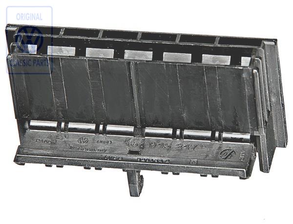 Flat contact housing