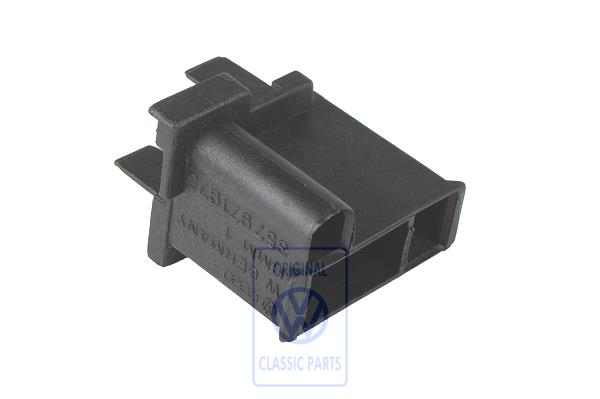 Flat contact housing for VW T4