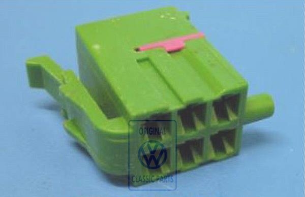 Flat contact housing