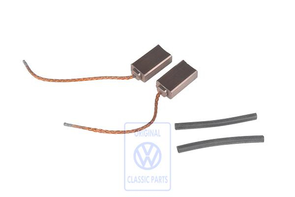 Set of carbon brushes