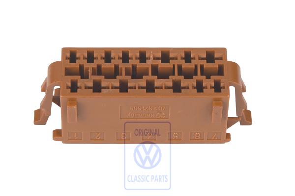 Flat contact housing