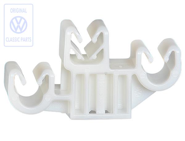 Fuel line clip for VW Polo 6N2