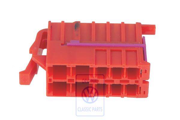 Flat contact housing