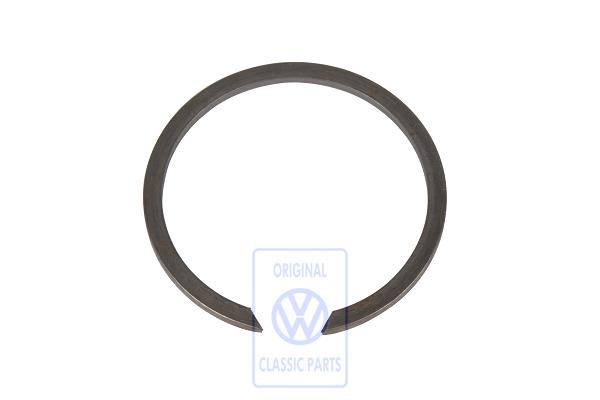 Securing ring for VW Sharan