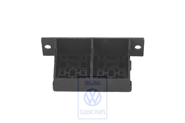 Relay plate