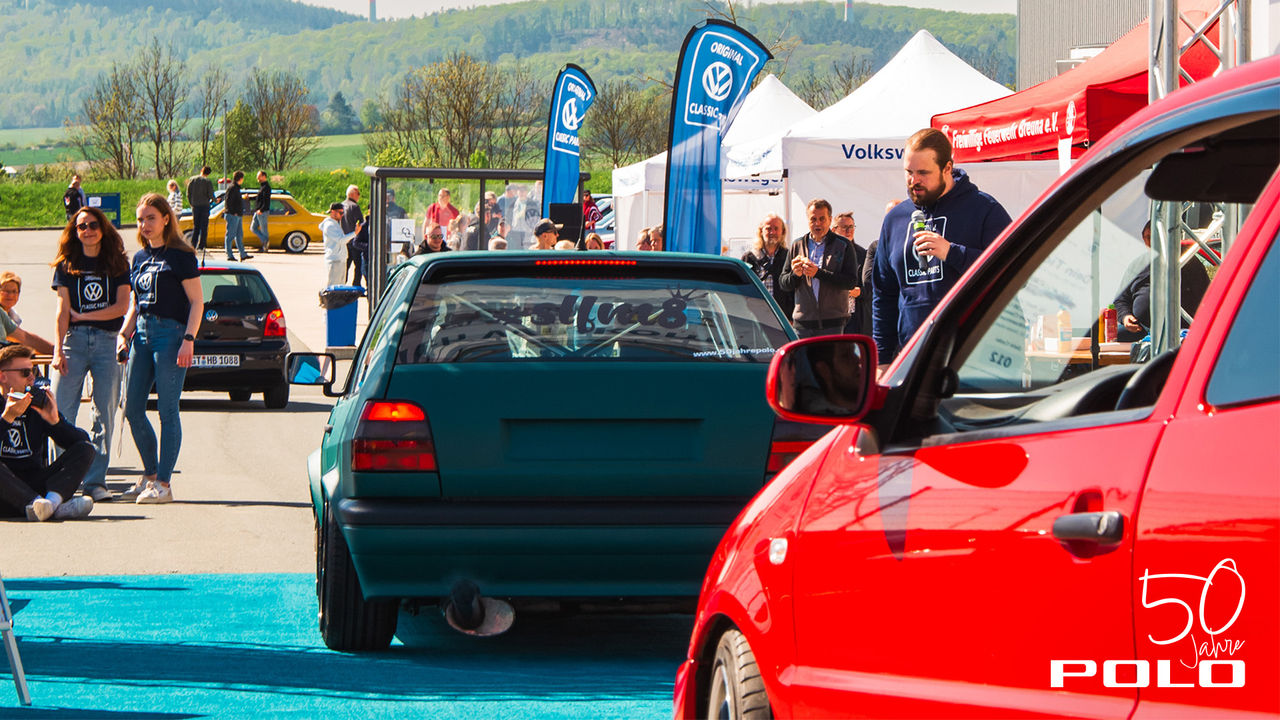 50 Jahre Polo Community Treffen bei Volkswagen Classic Parts: Über 100 Teilnehmer feiern bei strahlendem Sonnenschein die Polo Generationen 1 bis 4.