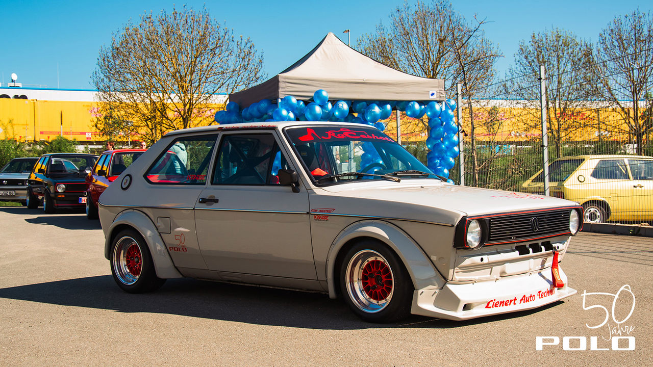 50 Jahre Polo Community Treffen bei Volkswagen Classic Parts: Über 100 Teilnehmer feiern bei strahlendem Sonnenschein die Polo Generationen 1 bis 4.