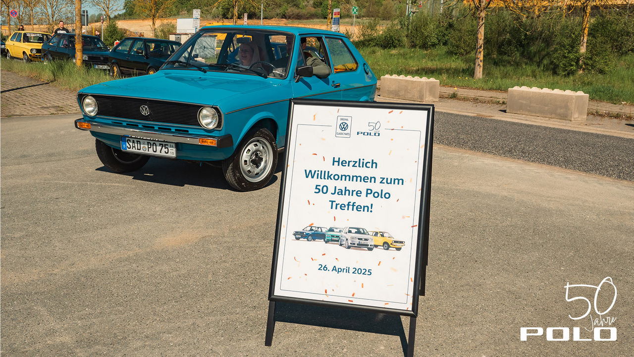 50 Jahre Polo Community Treffen bei Volkswagen Classic Parts: Über 100 Teilnehmer feiern bei strahlendem Sonnenschein die Polo Generationen 1 bis 4.