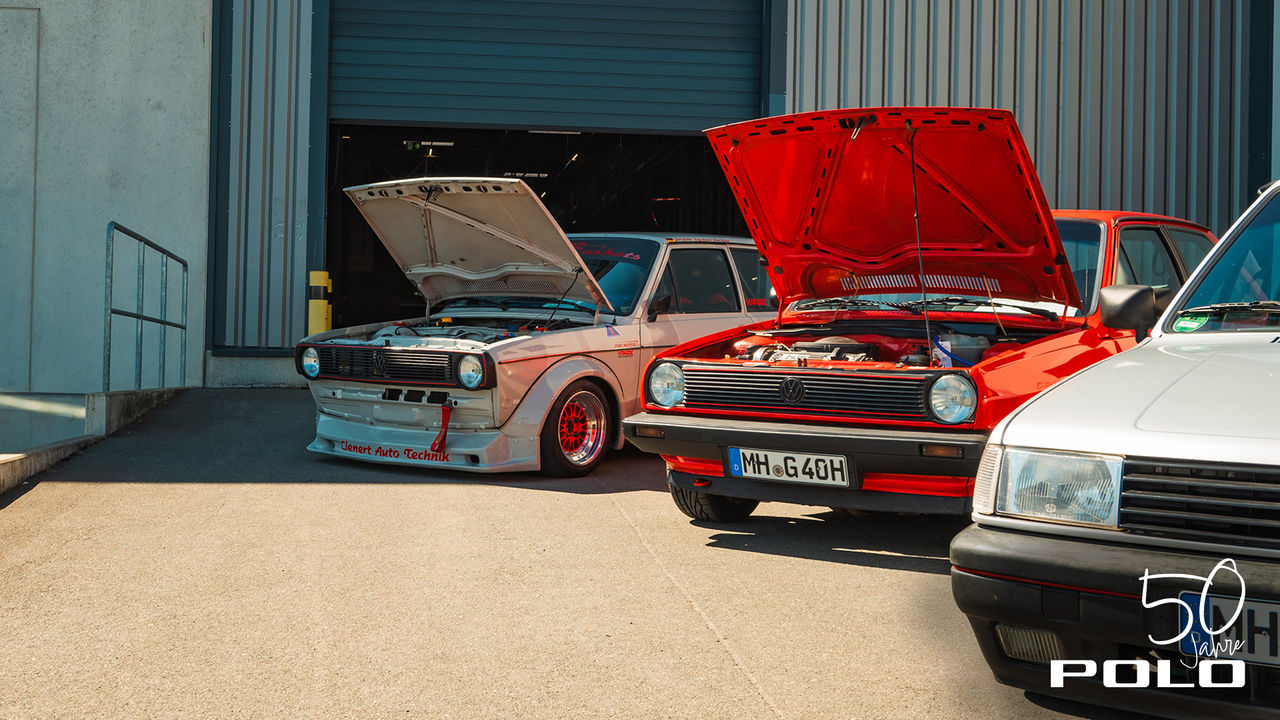 50 Jahre Polo Community Treffen bei Volkswagen Classic Parts: Über 100 Teilnehmer feiern bei strahlendem Sonnenschein die Polo Generationen 1 bis 4.