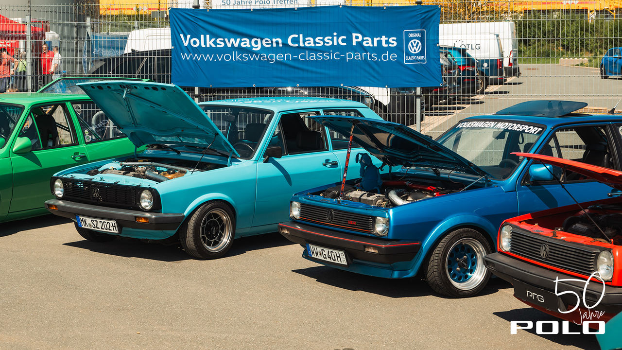 50 Jahre Polo Community Treffen bei Volkswagen Classic Parts: Über 100 Teilnehmer feiern bei strahlendem Sonnenschein die Polo Generationen 1 bis 4.