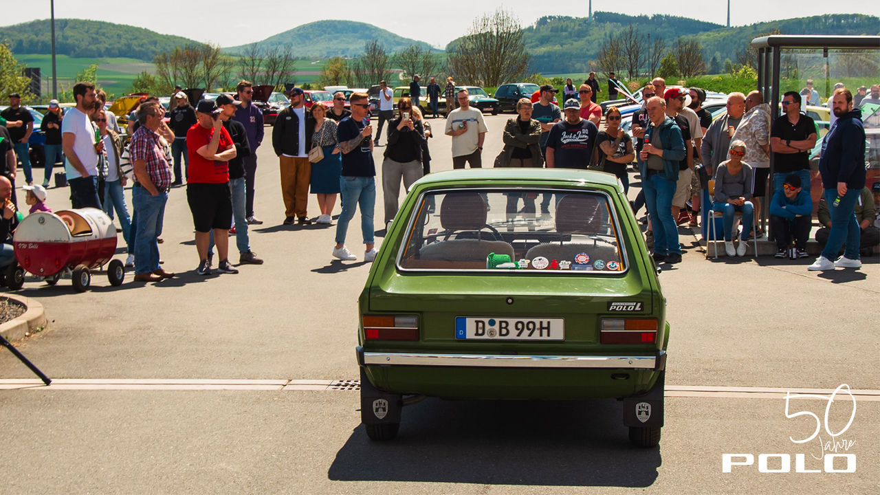 50 Jahre Polo Community Treffen bei Volkswagen Classic Parts: Über 100 Teilnehmer feiern bei strahlendem Sonnenschein die Polo Generationen 1 bis 4.