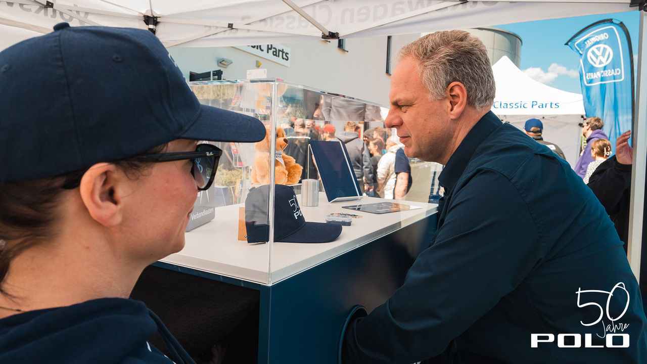 50 Jahre Polo Treffen - Wir sagen Danke und blicken zurück 50 Jahre Polo Community Treffen bei Volkswagen Classic Parts: Über 100 Teilnehmer feiern bei strahlendem Sonnenschein die Polo Generationen 1 bis 4.