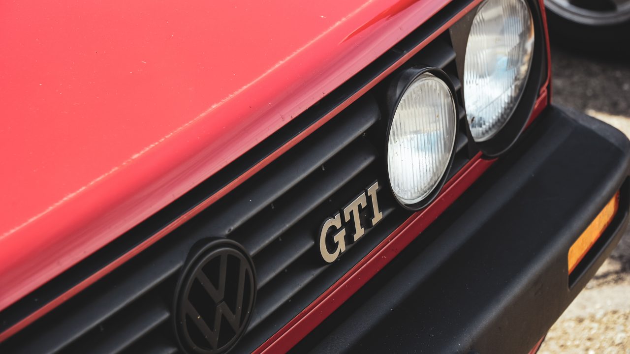 Neu im Shop der Golf 2 GTI Kühlergrill als Neufertigung in Original Volkswagen Classic Parts Qualität.