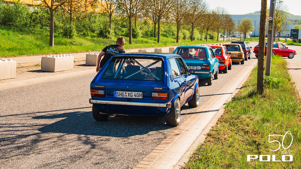 50 Jahre Polo Community Treffen bei Volkswagen Classic Parts: Über 100 Teilnehmer feiern bei strahlendem Sonnenschein die Polo Generationen 1 bis 4.