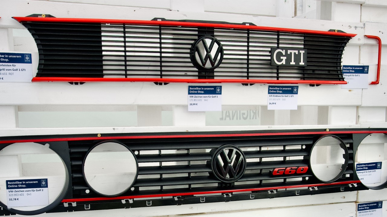 Wir blicken zurück auf das GTI FAN FEST 20024. Vom 26.-28. Juli 2024 kamen rund 15.000 GTI-Fans und ca. 700 GTI-Fahrer nach Wolfsburg, um mit Volkswagen das GTI Fanfest zu feiern. Volkswagen Classic Parts war mit einer abwechslungsreichen Ersatzteilpräsentation sowie tollen Aktionen vertreten.