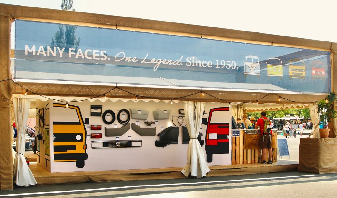 Im Zeichen des Bulli: Im Juni 2023 fand das VW Bus Festival in Hannover statt. Am Stand von Volkswagen Classic Parts waren Bulli-Fans aus aller Welt versammelt für Ersatzteile in Originalqualität und viele Benzin-Gespräche.