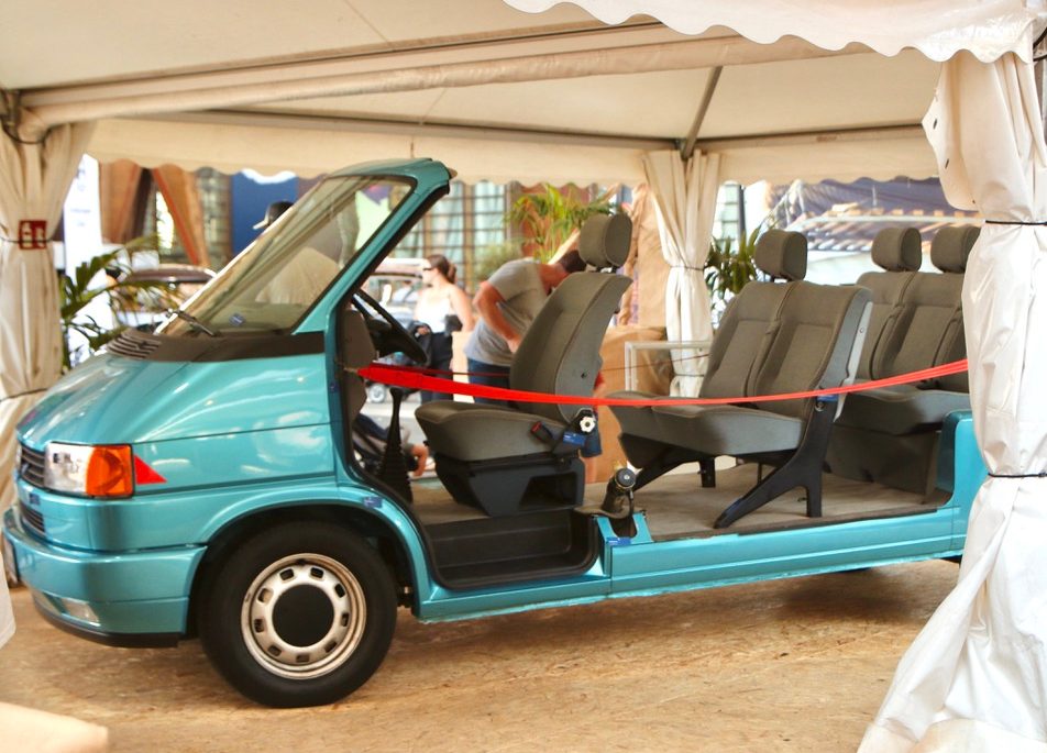 Im Zeichen des Bulli: Im Juni 2023 fand das VW Bus Festival in Hannover statt. Am Stand von Volkswagen Classic Parts waren Bulli-Fans aus aller Welt versammelt für Ersatzteile in Originalqualität und viele Benzin-Gespräche.