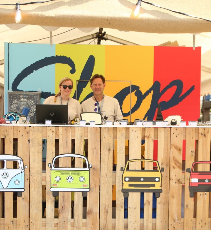 Im Zeichen des Bulli: Im Juni 2023 fand das VW Bus Festival in Hannover statt. Am Stand von Volkswagen Classic Parts waren Bulli-Fans aus aller Welt versammelt für Ersatzteile in Originalqualität und viele Benzin-Gespräche.