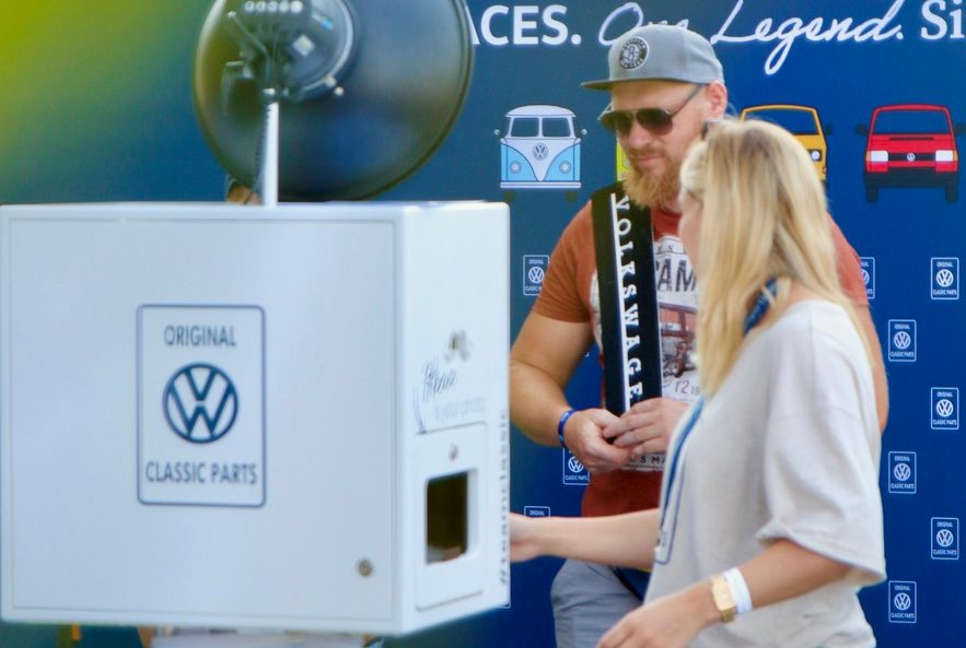 Im Zeichen des Bulli: Im Juni 2023 fand das VW Bus Festival in Hannover statt. Am Stand von Volkswagen Classic Parts waren Bulli-Fans aus aller Welt versammelt für Ersatzteile in Originalqualität und viele Benzin-Gespräche.