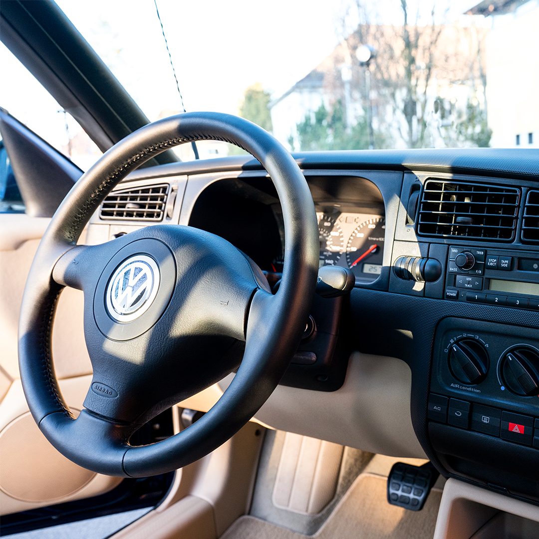Das VW Golf 4 Cabrio wird 25 Jahre alt! Entdecken Sie unsere Ersatzteilangebote in Original Volkswagen Qualität. Damit Ihr Golf 4 Cabrio ein Original bleibt.