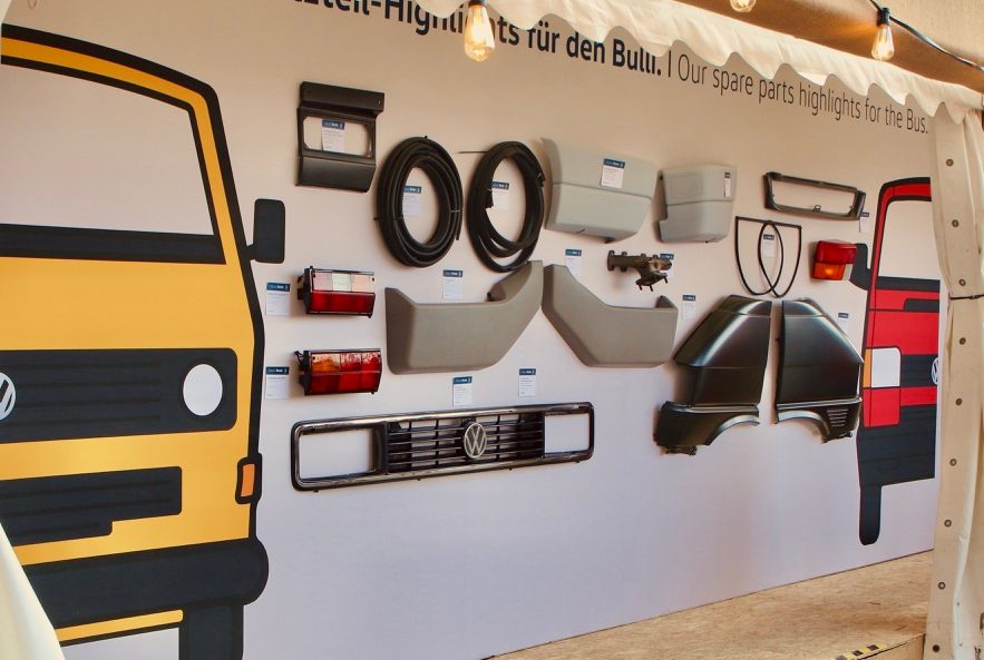 Under the sign of the Kombi: in June 2023 the VW Bus Festival took place in Hanover. At the Volkswagen Classic Parts stand, Kombi fans from all over the world were gathered for original quality spare parts and many petrol-powered conversations.