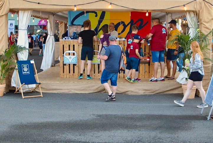 Under the sign of the Kombi: in June 2023 the VW Bus Festival took place in Hanover. At the Volkswagen Classic Parts stand, Kombi fans from all over the world were gathered for original quality spare parts and many petrol-powered conversations.