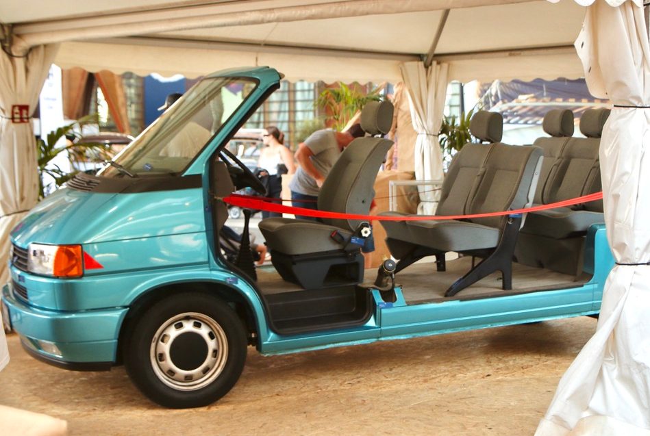 Under the sign of the Kombi: in June 2023 the VW Bus Festival took place in Hanover. At the Volkswagen Classic Parts stand, Kombi fans from all over the world were gathered for original quality spare parts and many petrol-powered conversations.
